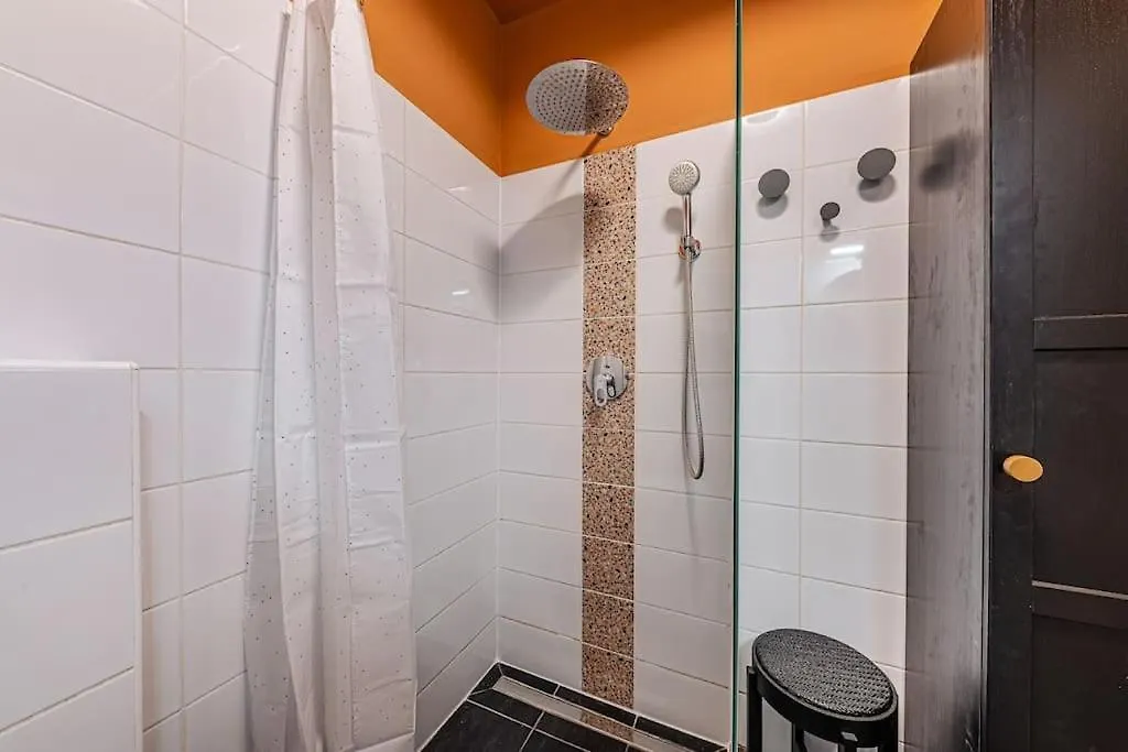 Rose Garden Apartment In Centre For 4 布达佩斯