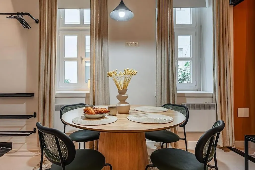 Rose Garden Apartment In Centre For 4 布达佩斯