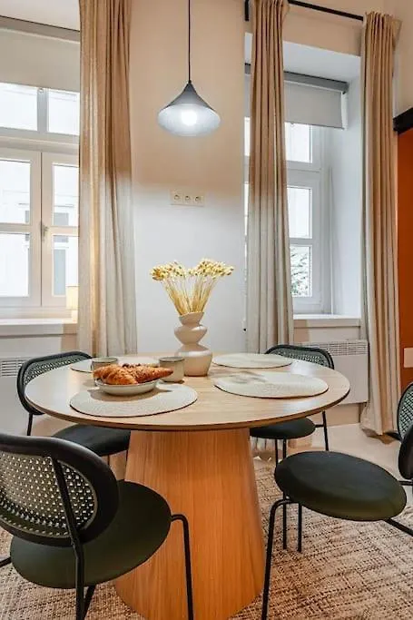 Rose Garden Apartment In Centre For 4 布达佩斯 0*,  匈牙利