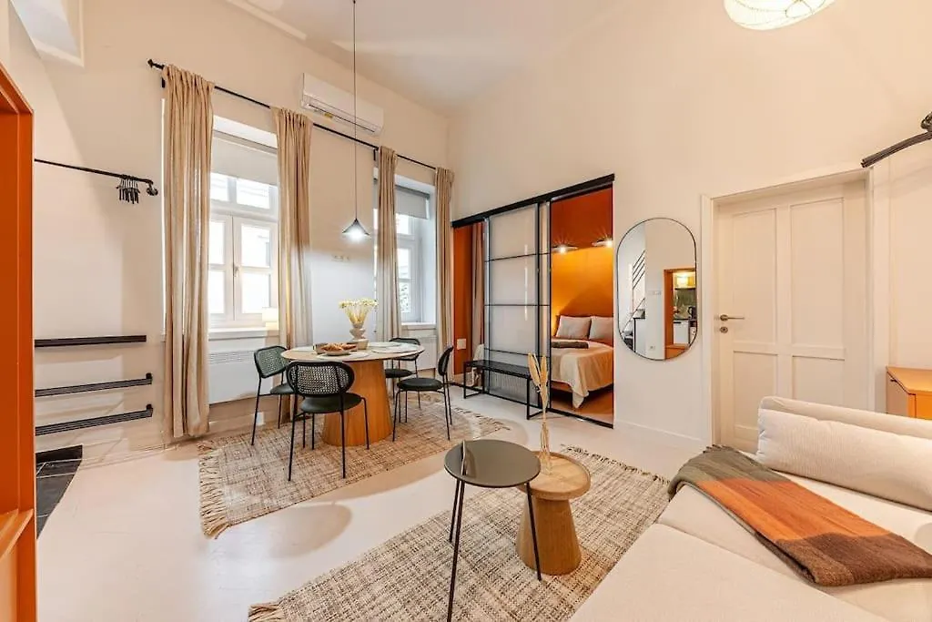 Rose Garden Apartment In Centre For 4 布达佩斯