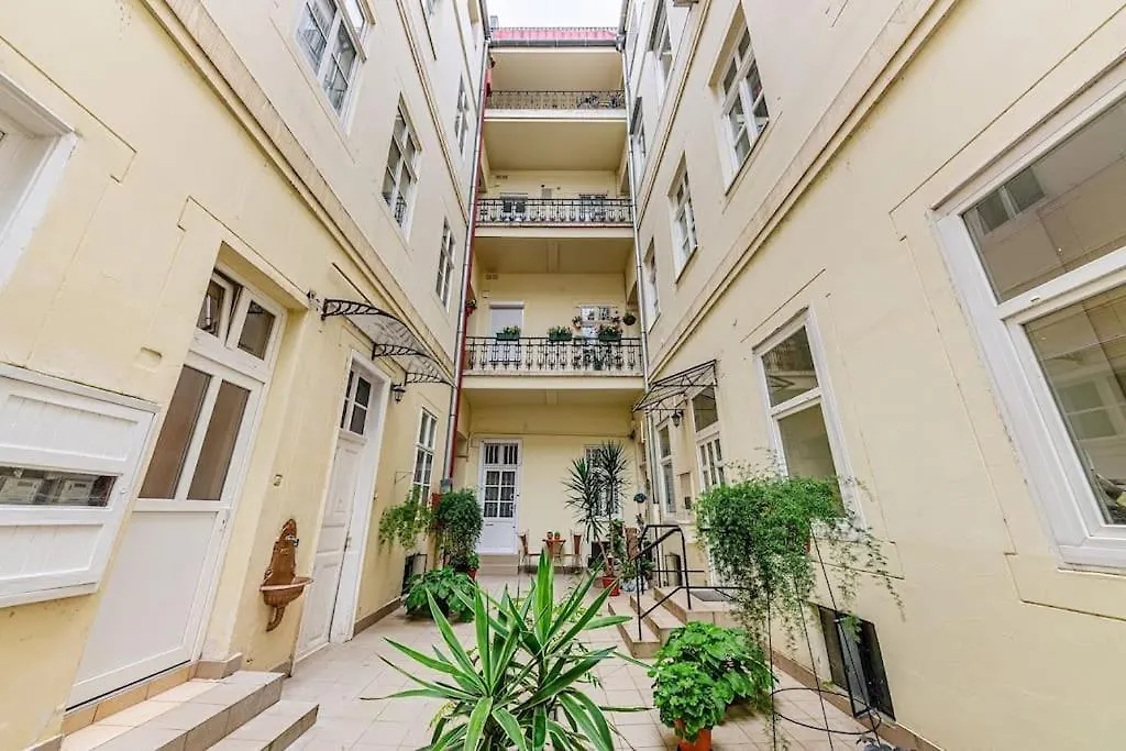 Rose Garden Apartment In Centre For 4 布达佩斯 0*,